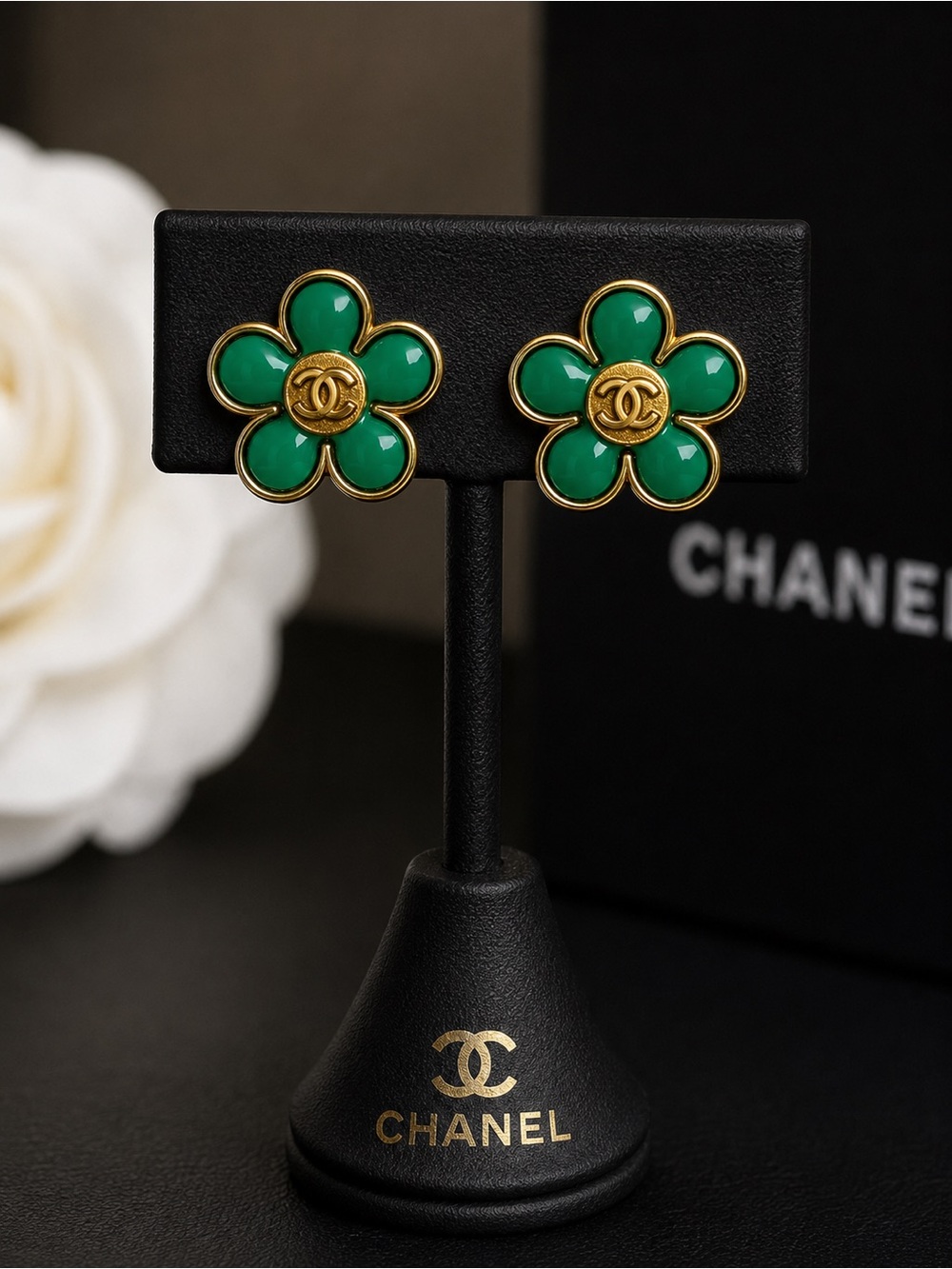 CHANEL Green Flower Earrings with Gold CC Center 1.8cm